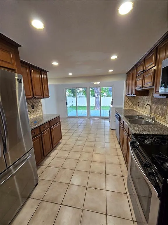 18 Jerben Dr photo 1