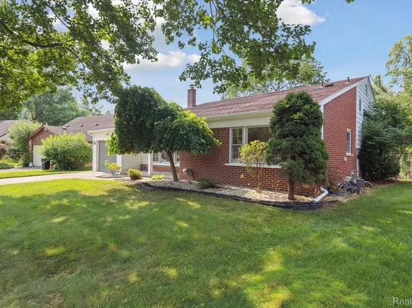 29637 Ravine Dr, Livonia, MI 48152