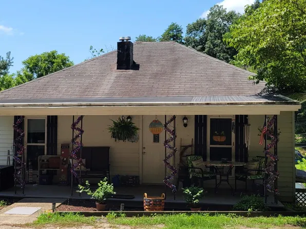 685 N Walnut St, Logan, OH 43138