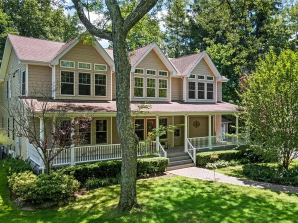 122 Buttercup Lane, Huntington, NY 11743