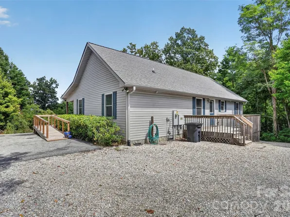 44 Autumn View Dr, Hendersonville, NC 28792