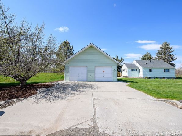 660 N 15th Ave, Forsyth, MT 59327