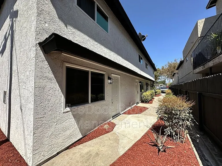 810 S Flower St #3 — Photo 7