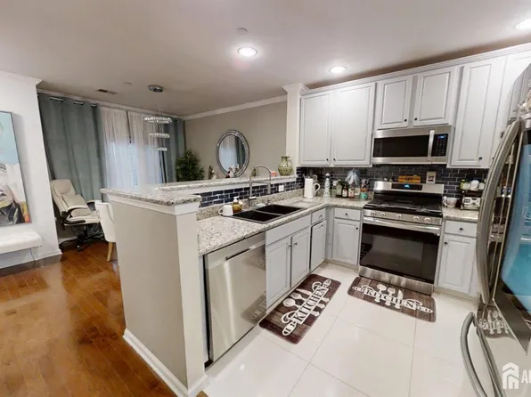 368 Rector St Unit 413, Perth Amboy, NJ 08861