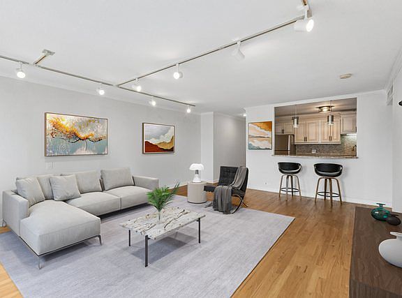 4th image of 260 E Chestnut St APT 2505