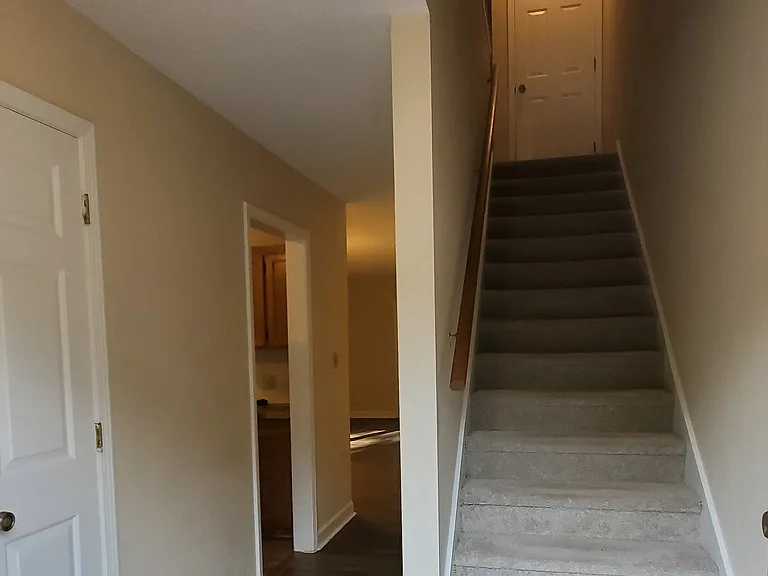 5918 King Charles Ct — Photo 5