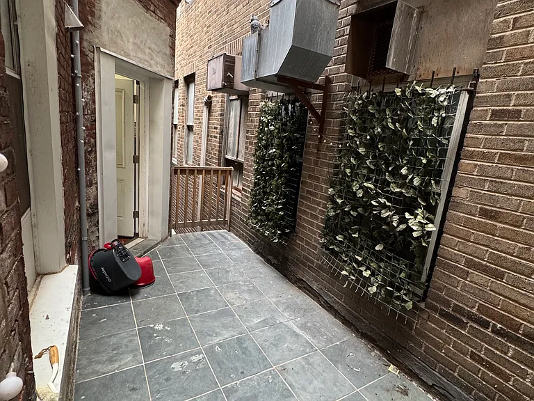732 Sansom St #204 — Photo 9