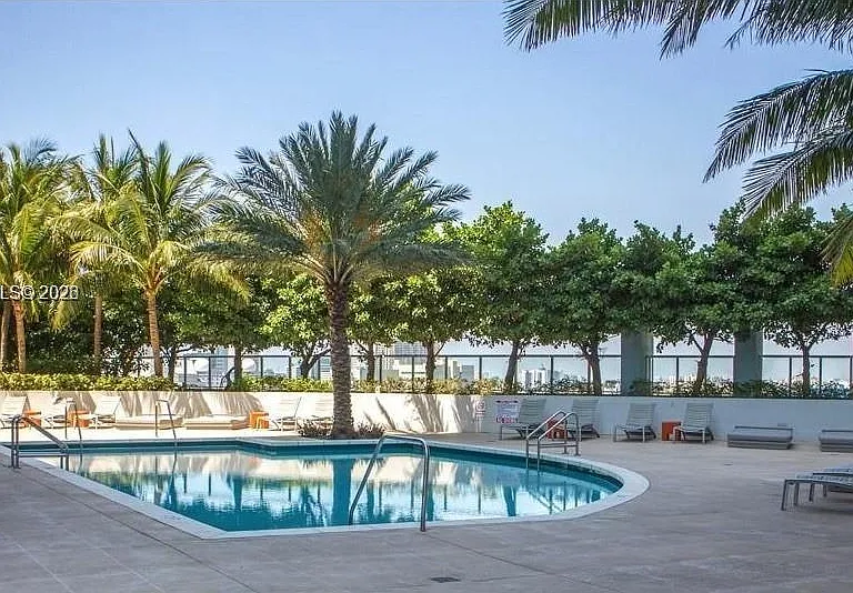 1900 N Bayshore Dr #2415 — Photo 4