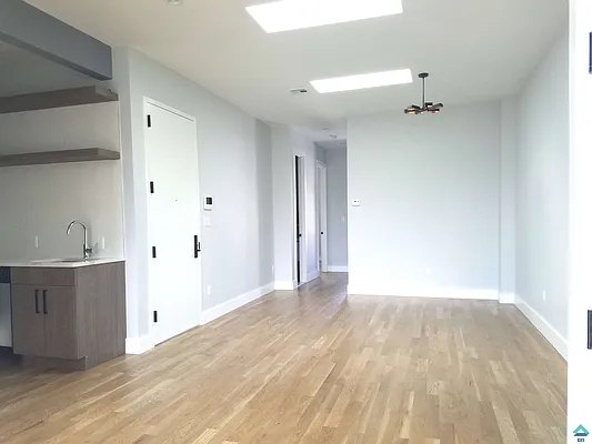 Rented by EXR | media 33