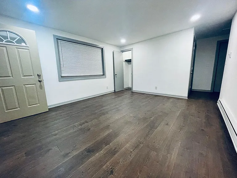 803 Burwood Ave #803 — Photo 2