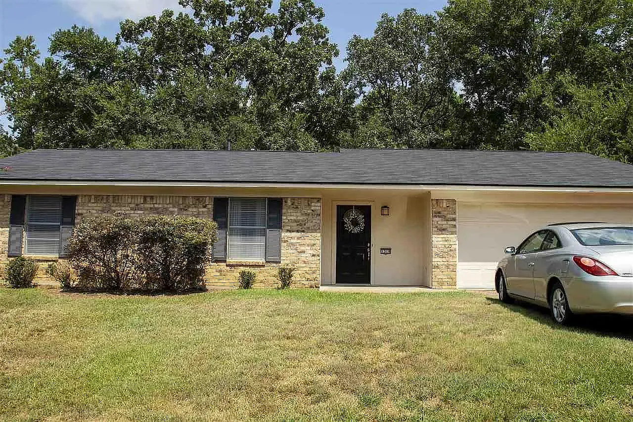 3 bed, 1553 sqft, $1,800 — Photo 1