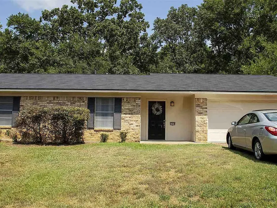 1319 Baylor Dr