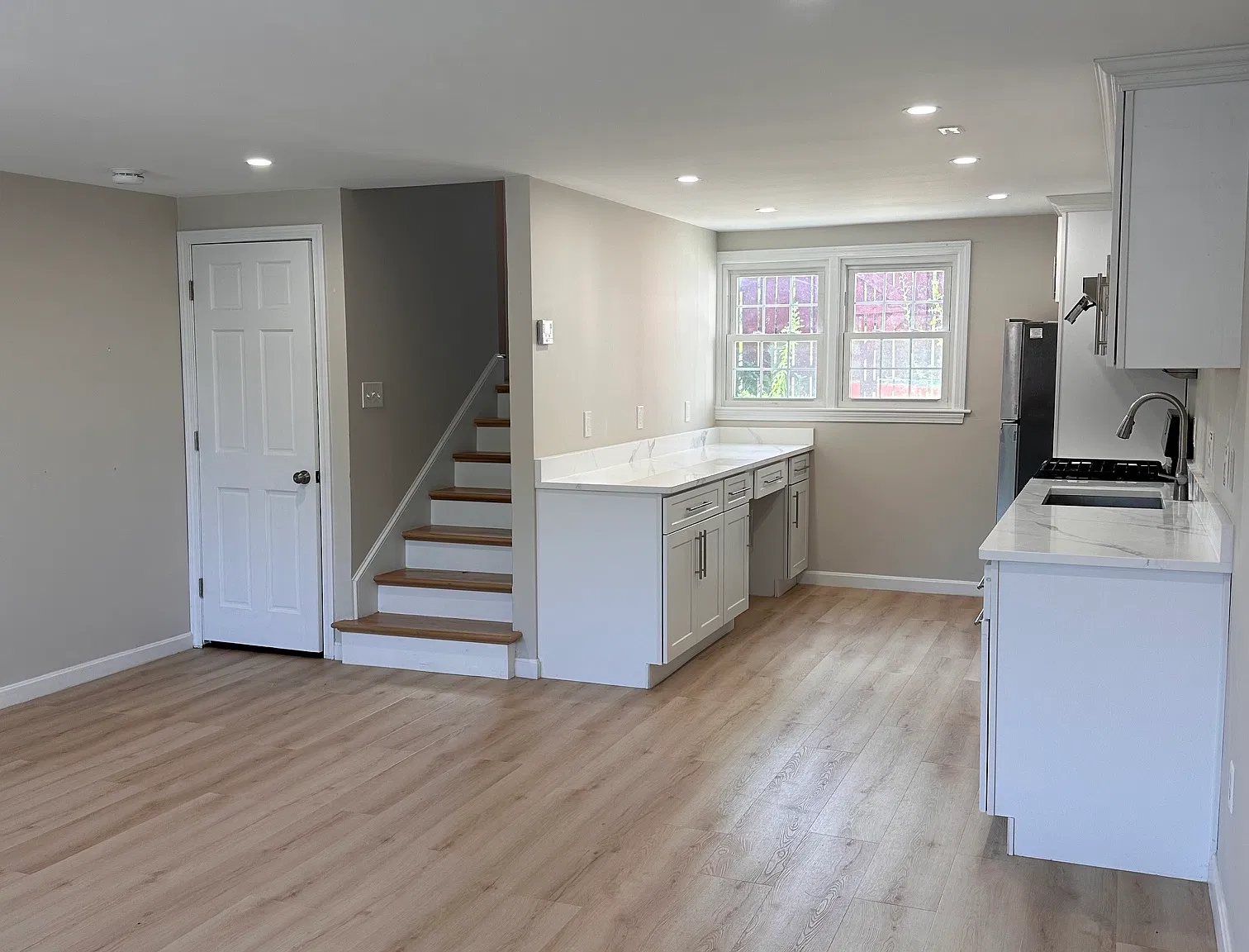 2 bed, 840 sqft, $2,400 — Photo 3