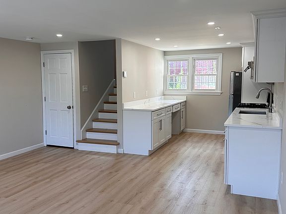 3rd image of 274 Main St APT 7A