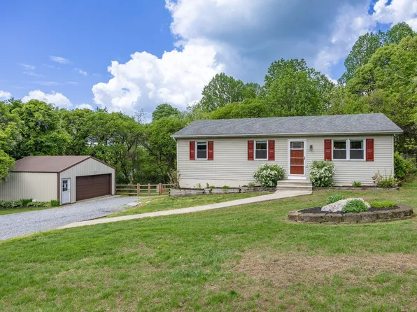 88 Lobachsville Rd, Fleetwood, PA 19522
