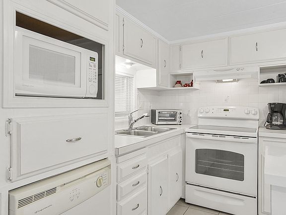 3rd image of 5670 SW Cypress Drive