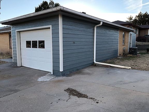4th image of 305 S Pomeroy Ave