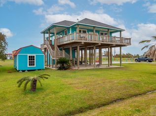 965 Gulf Shores Dr, Crystal Beach, TX 77650