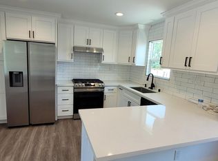 878B N 2nd Ave, Upland, CA 91786
