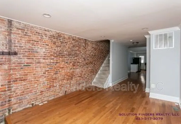 3403 Hudson St — Photo 2