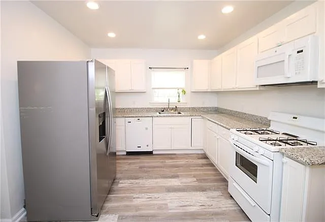 3 bed, 2.0 bath, 1413 sqft, $2,100 — Photo 4
