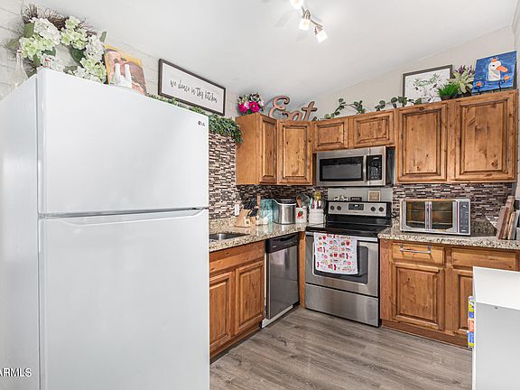 3rd image of 841 E 5TH Avenue