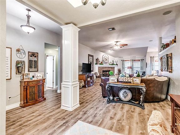 3rd image of 2233 SW 137th Pl
