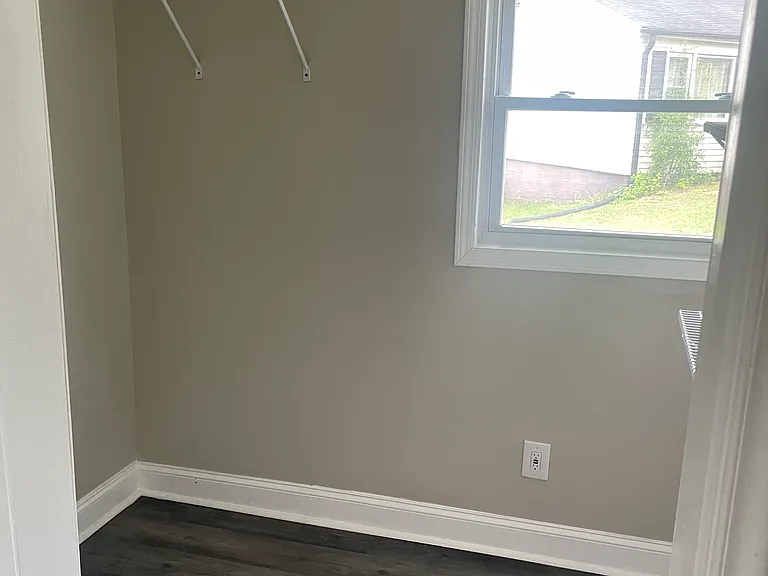 406 N Hill St — Photo 9