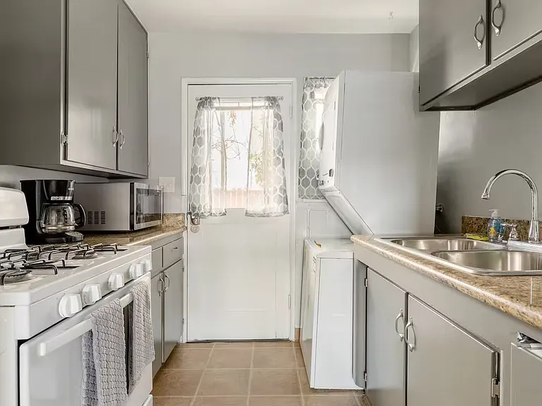 191 E Fillmore St #B — Photo 2