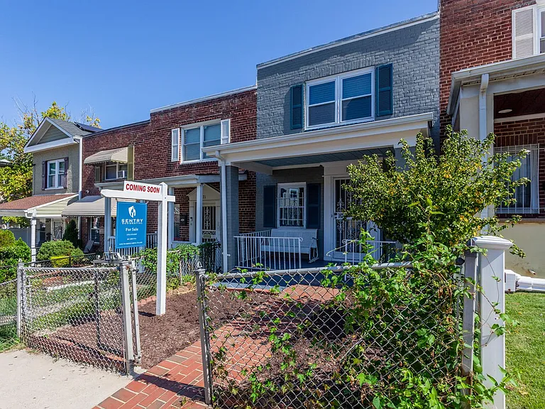 1169 Summit St NE — Photo 7