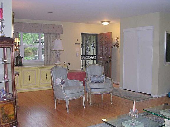 5th image of 818 Preston Dr