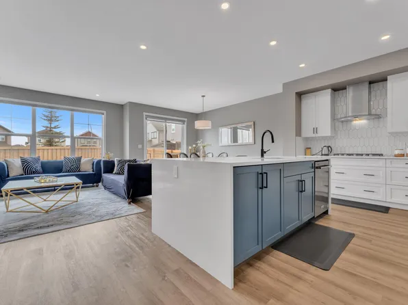 21853 98a Ave NW, Edmonton, AB T5T 7J3