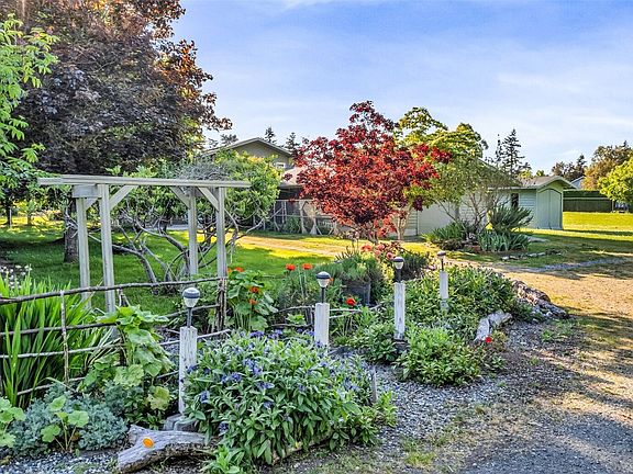 2nd image of 1433 Port Williams Road