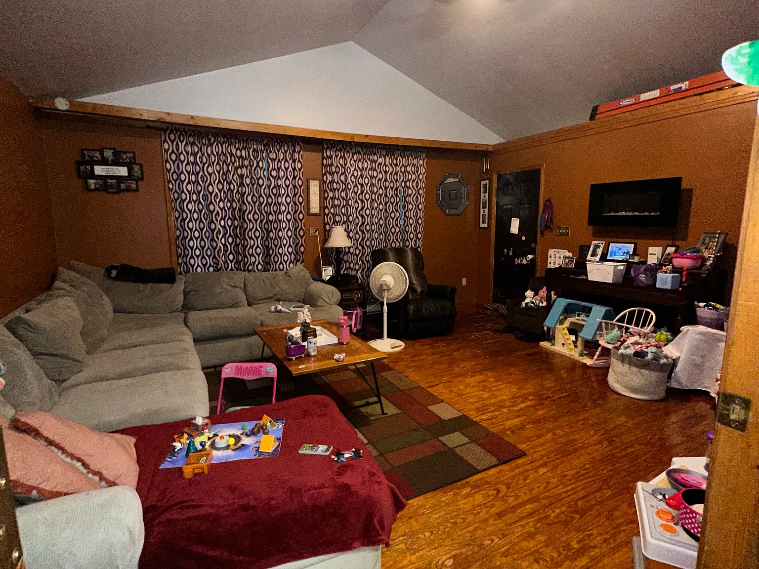 3 bed, 1400 sqft, $1,800 — Photo 2