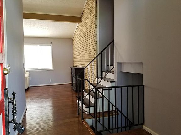 3rd image of 6106 Hickory Dr