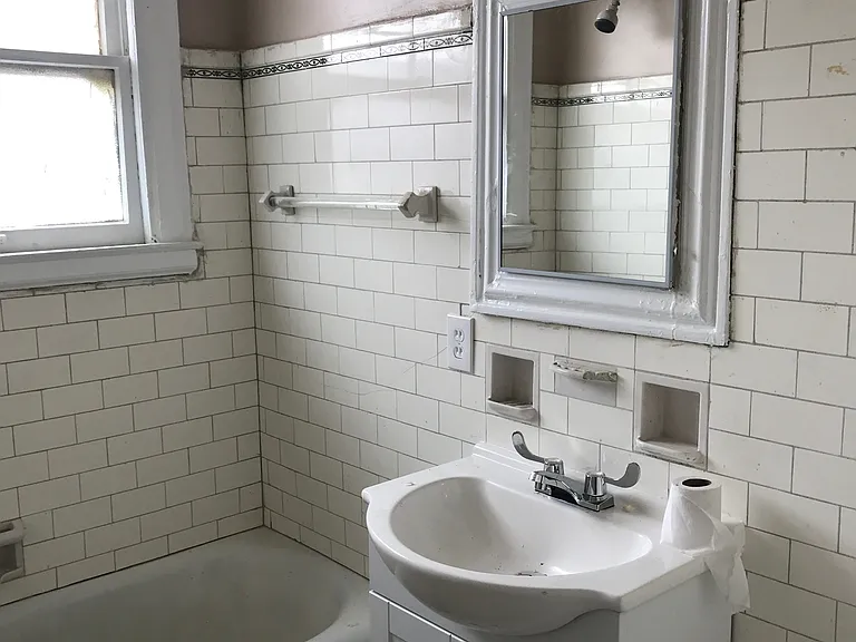 3235 W Grand St — Photo 4