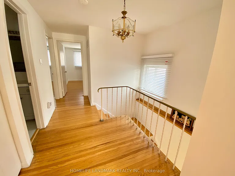 2293 Delkus Cres — Photo 5