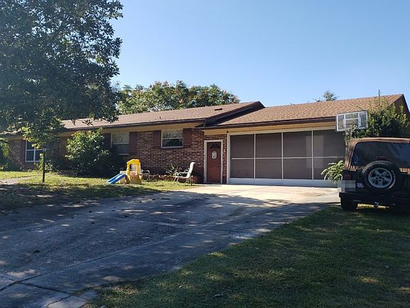 2nd image of 2601 Woodside Dr