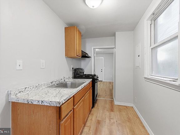 5th image of 336 N Gross St