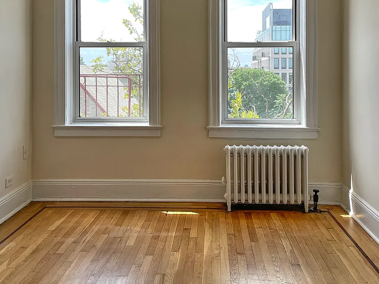 31-15 21st Ave #4C — Photo 2