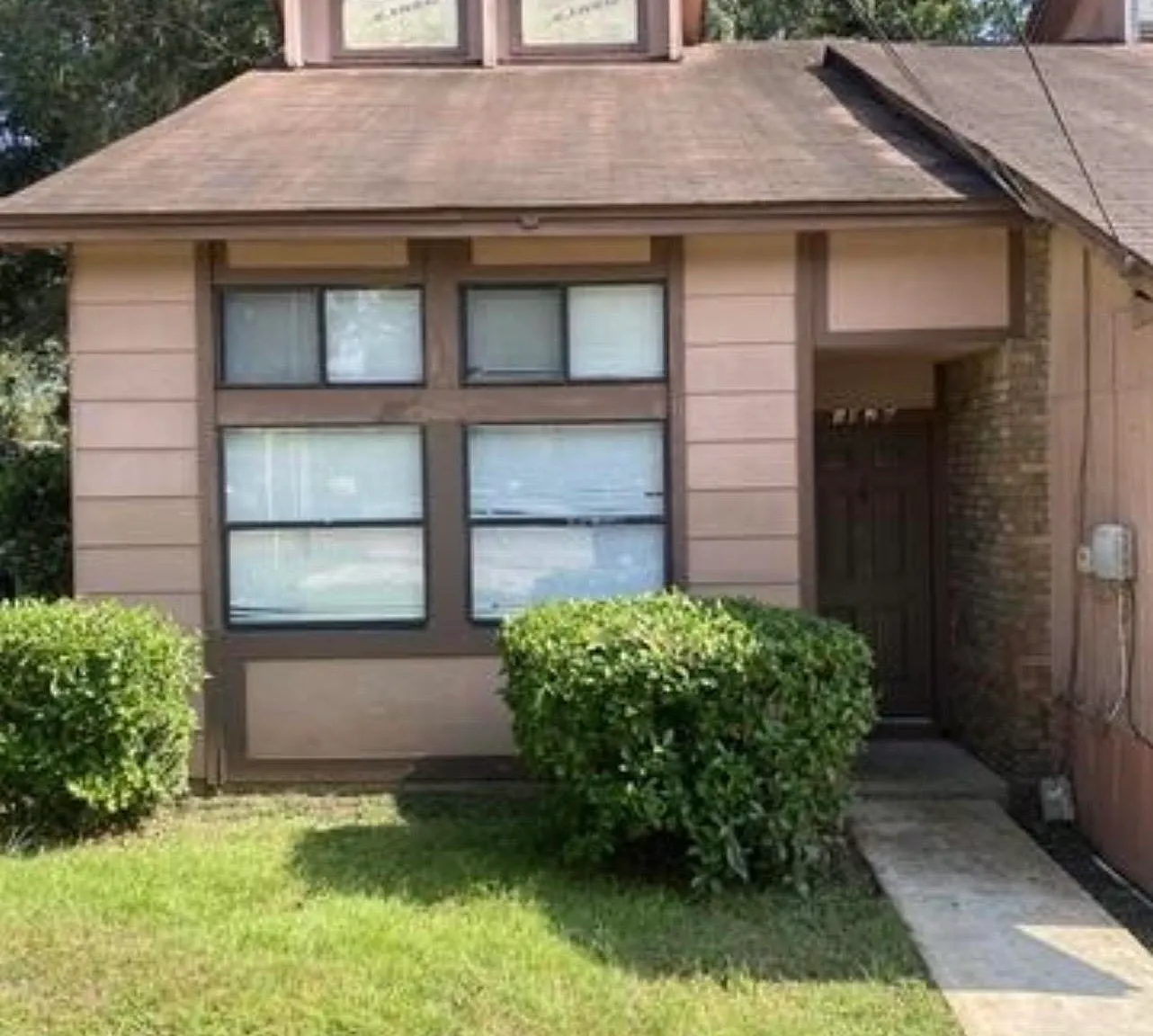 1 bed, 1.5 bath, 844 sqft, $975 — Photo 1