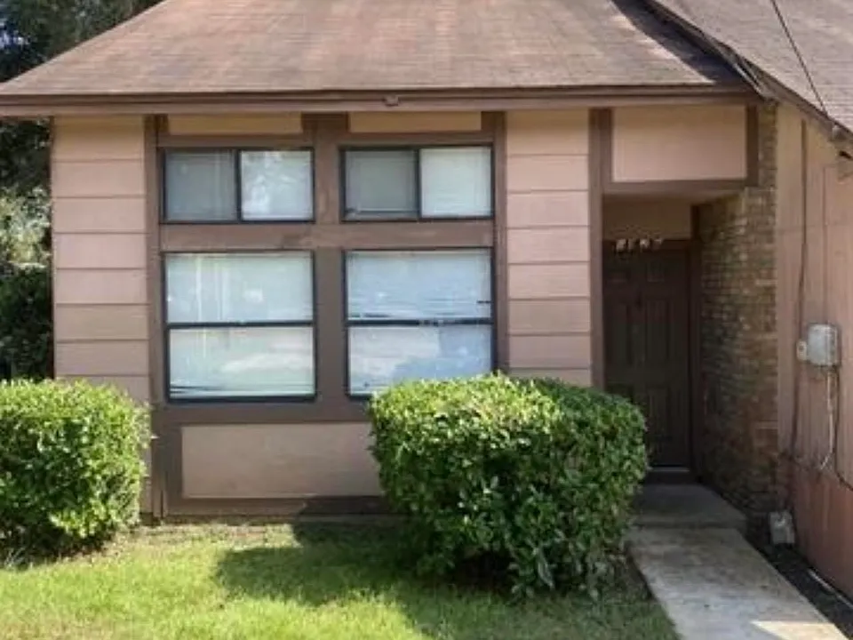 1826 Nekoma Ct