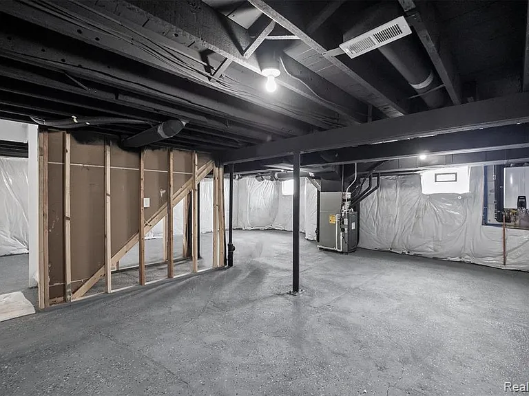 125 N Washington Ave — Photo 28