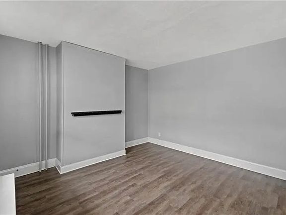 4th image of 839 Railroad St