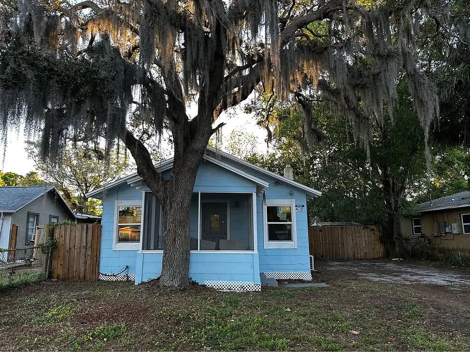 1579 Tioga Ave — Photo 1