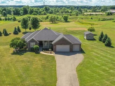 203 Dena Marie Dr, Ortonville, MI, 48462