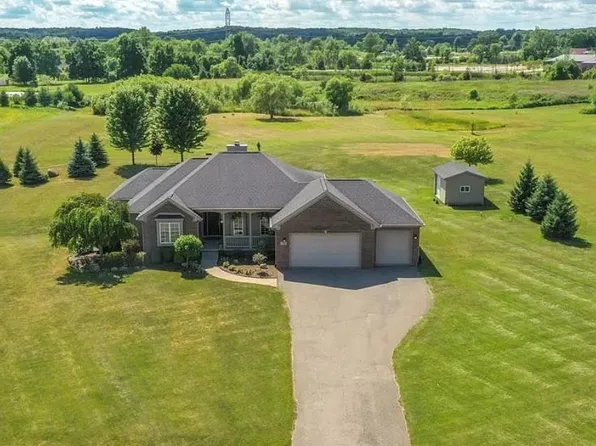 203 Dena Marie Dr, Ortonville, MI 48462
