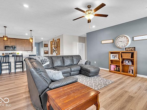 5th image of 980 Cortland Ct