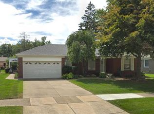 1073 N Brys Dr, Grosse Pointe, MI 48236