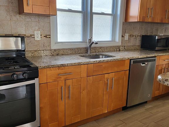 4th image of 420 E 4th Ave